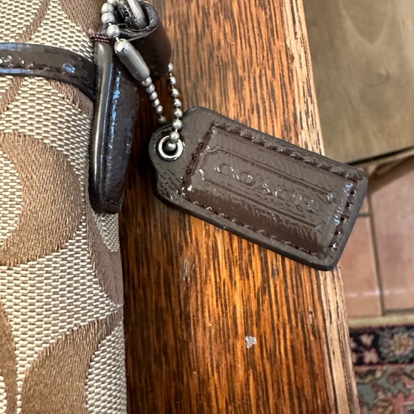 Coach Signature Crossbody Purse - Picture 10 of 10